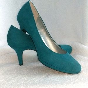 Women's Suede Pumps